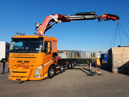 Logistik - Volvo-Kranfahrzeug